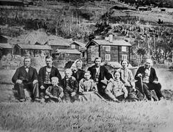 Familien på Skrindøygard fotografet 1869 eller 1870