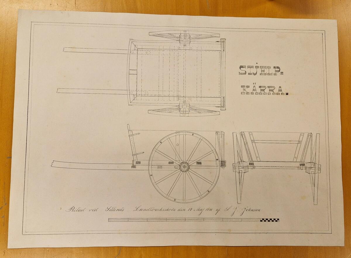 Sju stycken ritningar. 

1. Ringvält af jern. Skala 1/7. Ritad vid Såtenäs Landtbruksskola den 16 mars 1880 af S J Johnsson.
2. Såtenäs - drillharfvar. Skala 1/10. Ritad vid Såtenäs Landtbruksskola den 5 juni 1880 af S J Johnsson.
3. Skottska svängplog. Ritad vid Såtenäs Landtbruksskola, den 25 februari 1880 af S J Johnsson.
4. Rofskärningsmaskin. Ritad vid Såtenäs Landtbruksskola den 6 april 1880 af S J Johnsson.
5. Stjelpkärra. Ritad vid Såtenäs Landtbruksskola den 12 maj 1880 af S J Johnsson.
6. Klösharf av jern. Ritad vid Såtenäs Landtbruksskola den 12 februari 1880 af S J Johnsson. Skala 1/6.
7. Svinhus. Ritad vid Såtenäs landtbruksskola den 20 september 1880 af S J Johnsson.