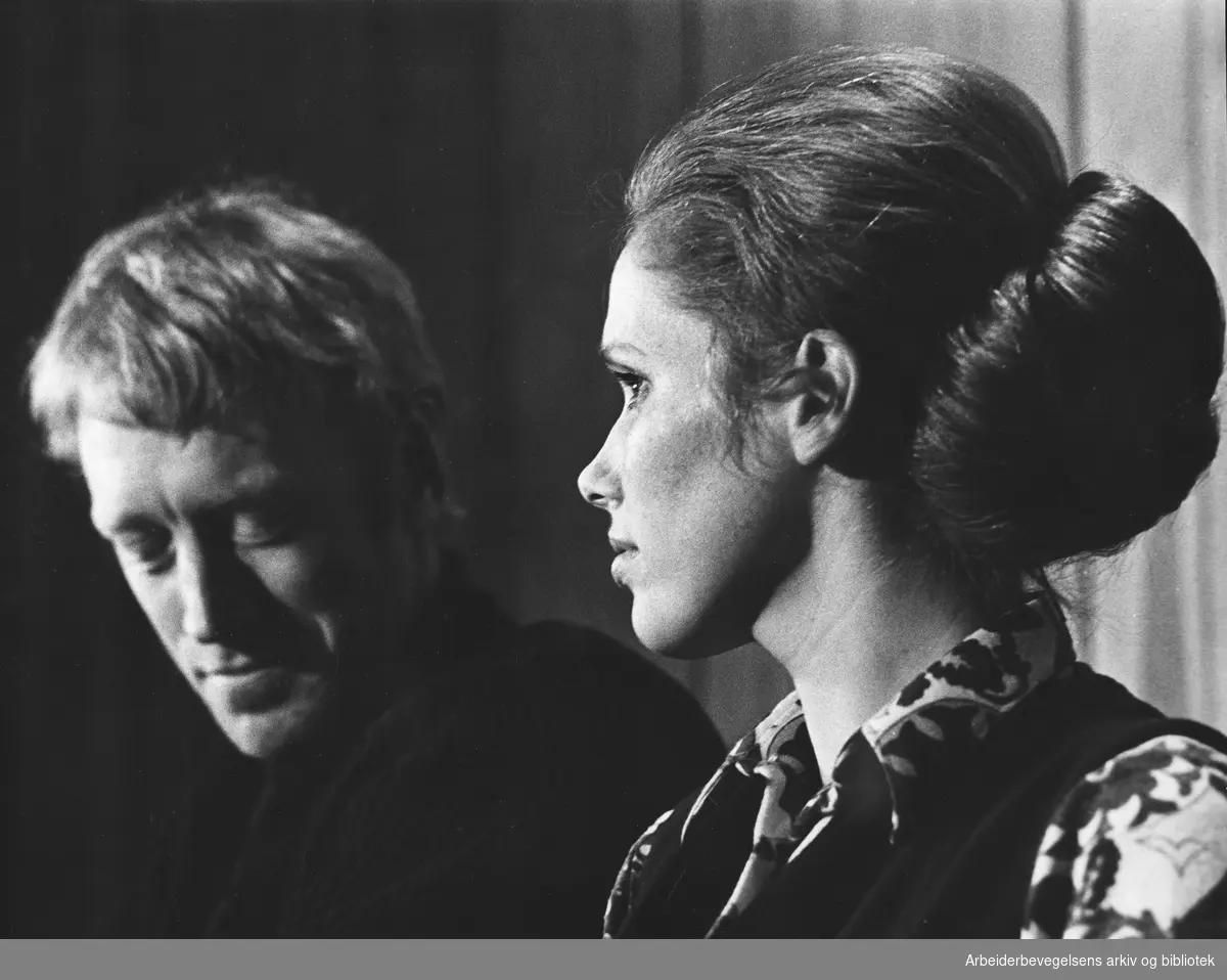 Max von Sydow og Liv Ullmann under lanseringen av Jan Troells dramafilm "Utvandrerne" (premiere 1971). Magasinet for Alle