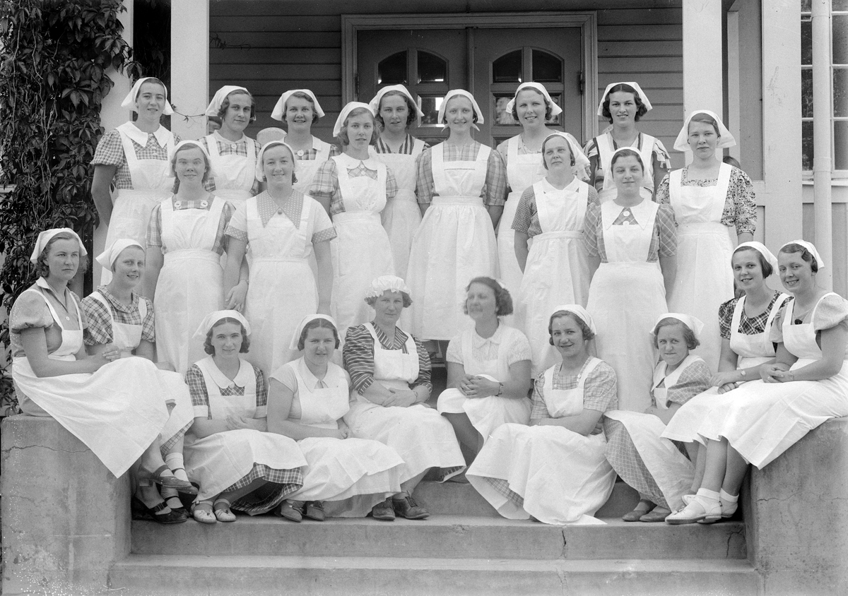 Deltagarna i husmoderskurs vid Lunnevads folkhögskola 1937.