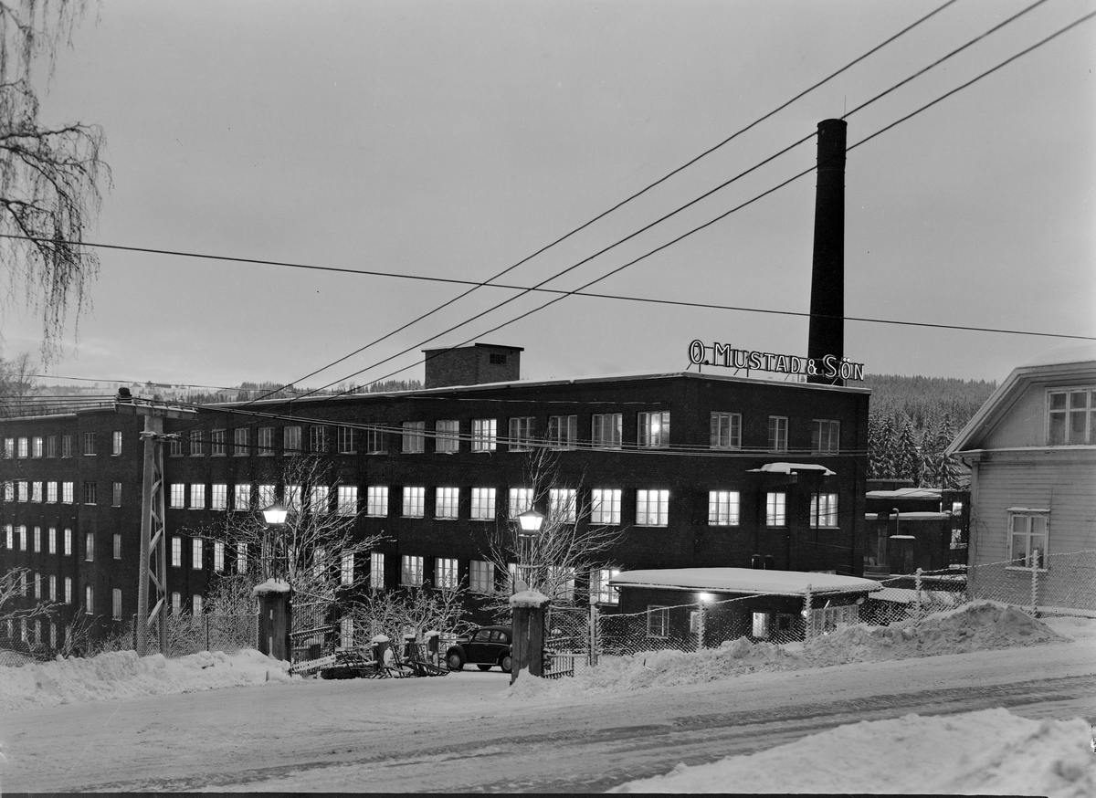 Mustad fabrikker, O. Mustad & Søn, eksteriør, vintermotiv.