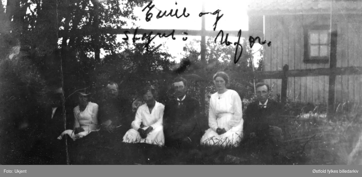 Styret i Råde Ungdomsforening. Foreninga ble stiftet 1893. Hørte til kirkens indremisjon. Bildet er ant. tatt ca. 1910-20. utenfor Furuly. Emil Hissingby er med på bildet.