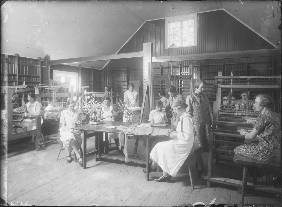 Studiecirkel i vävning på Långtora skola 1926 - Västerås Stadsarkiv ...