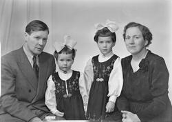 Nils Rydsaa med familie