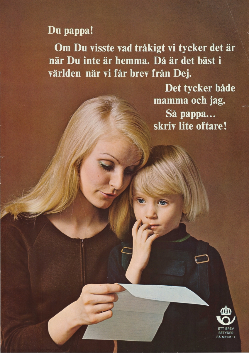 Mamma och barn ses läsa ett brev. Texten informerar att brevet är från fadern.