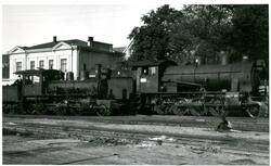 Larvik stasjon med normalsporet damplokomotiv type 22b nr. 1