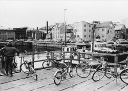 Sykler på gamle honnørbrygga i Harstad.