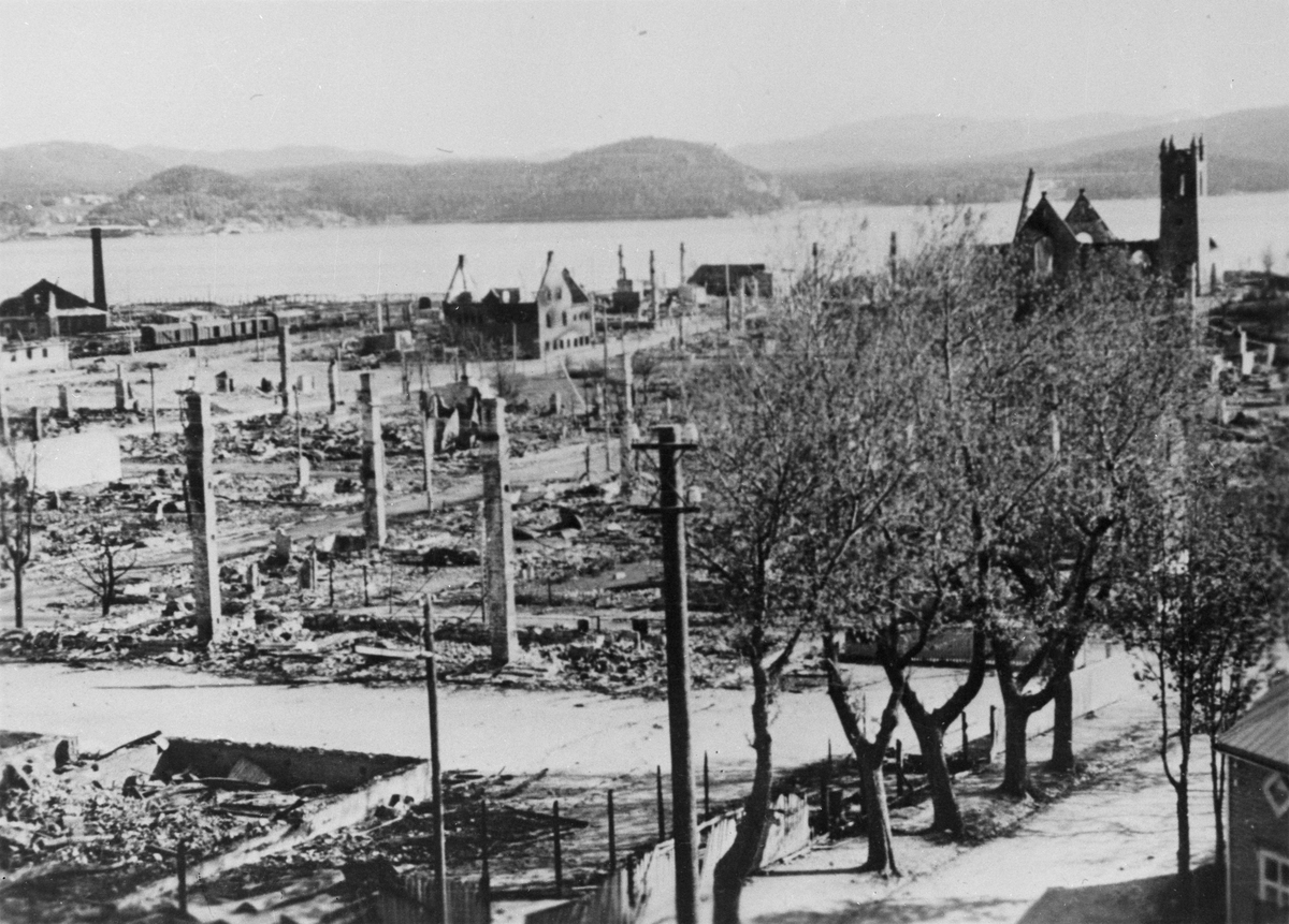 Ødeleggelser etter bombingen av Namsos.
