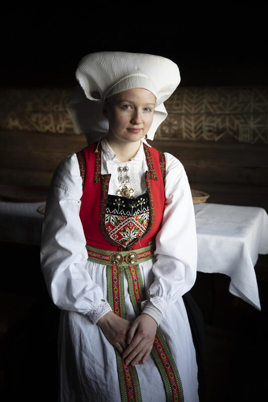 Bunad på tunvert, i Hardanger på Norsk Folkemuseum