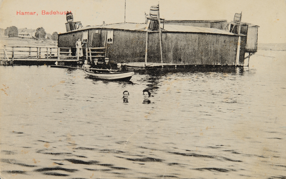 Postkort Hamar, Badehuset som ble tatt av en flom i 1915, Storhamarstranda, Koigen