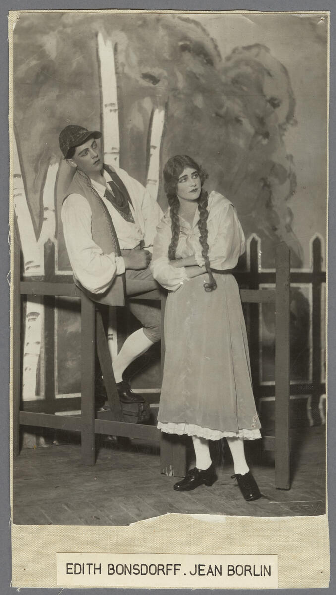 Rollporträtt av Jean Börlin och Edith von Bonsdorff i uppsättningen "Midsommarvaka".