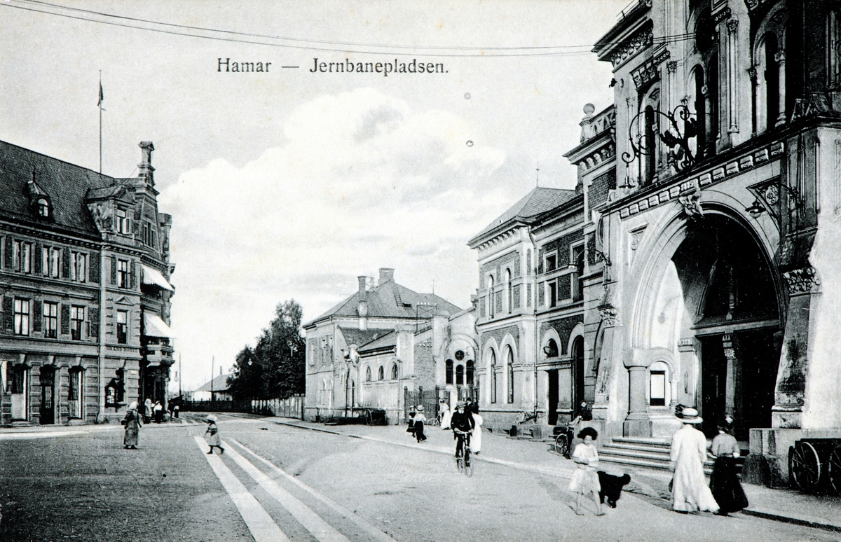 Postkort, Hamar jernbanestasjon, Jernbaneplassen, Grand hotell,