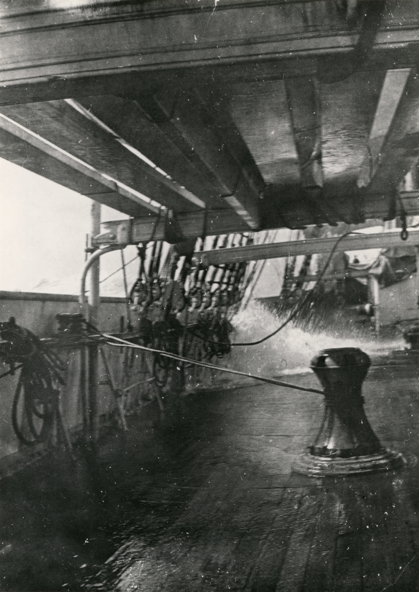 "Till väders"
Ombord på fyrmastbarken SVITHIOD, troligen år 1921.