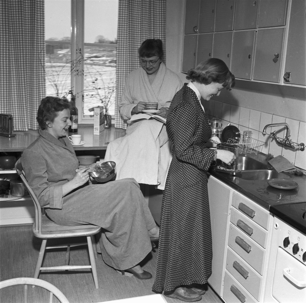 Studentstaden, studentskor lagar mat, Uppsala 1955