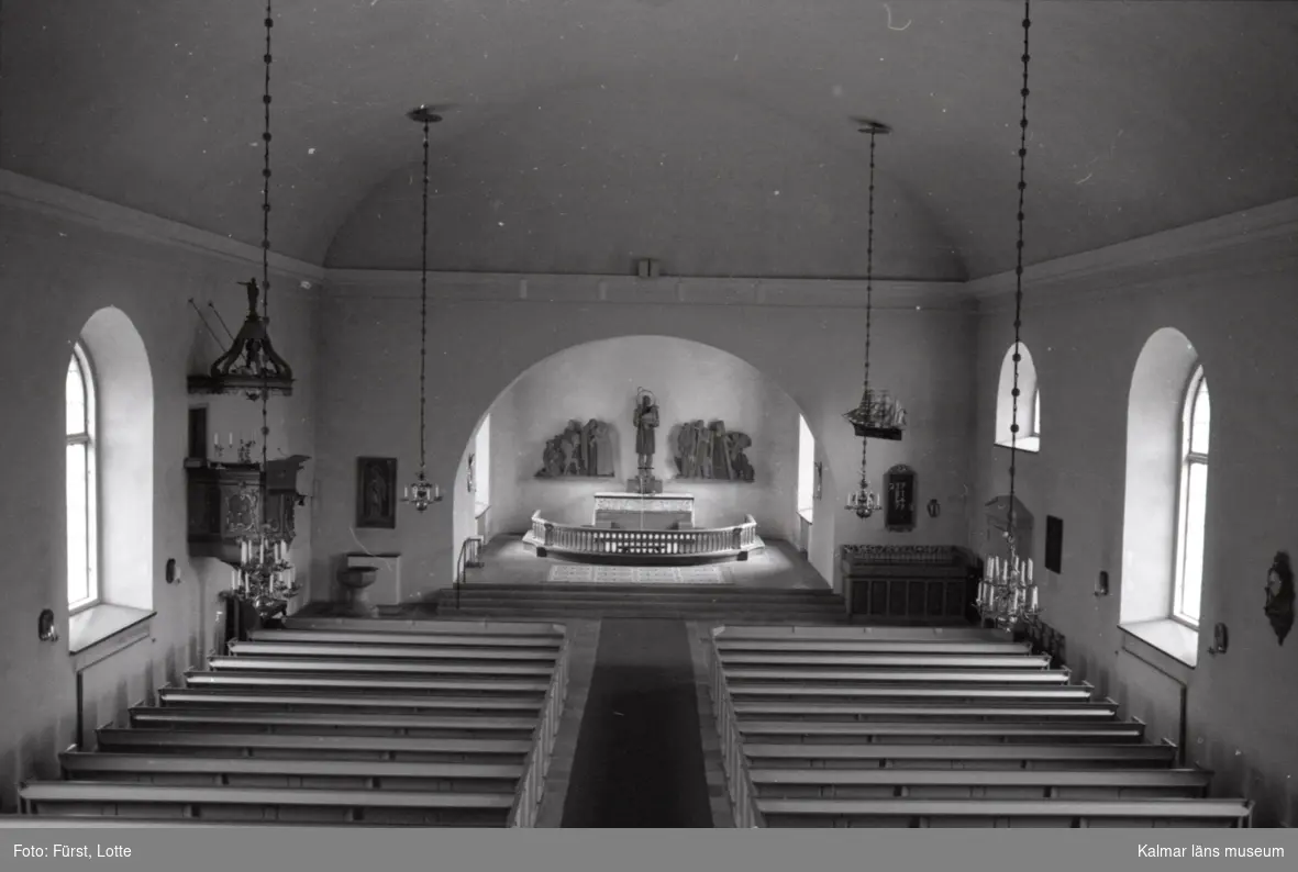 Söderåkra kyrka, interiör mot altaret från orgelläktaren.