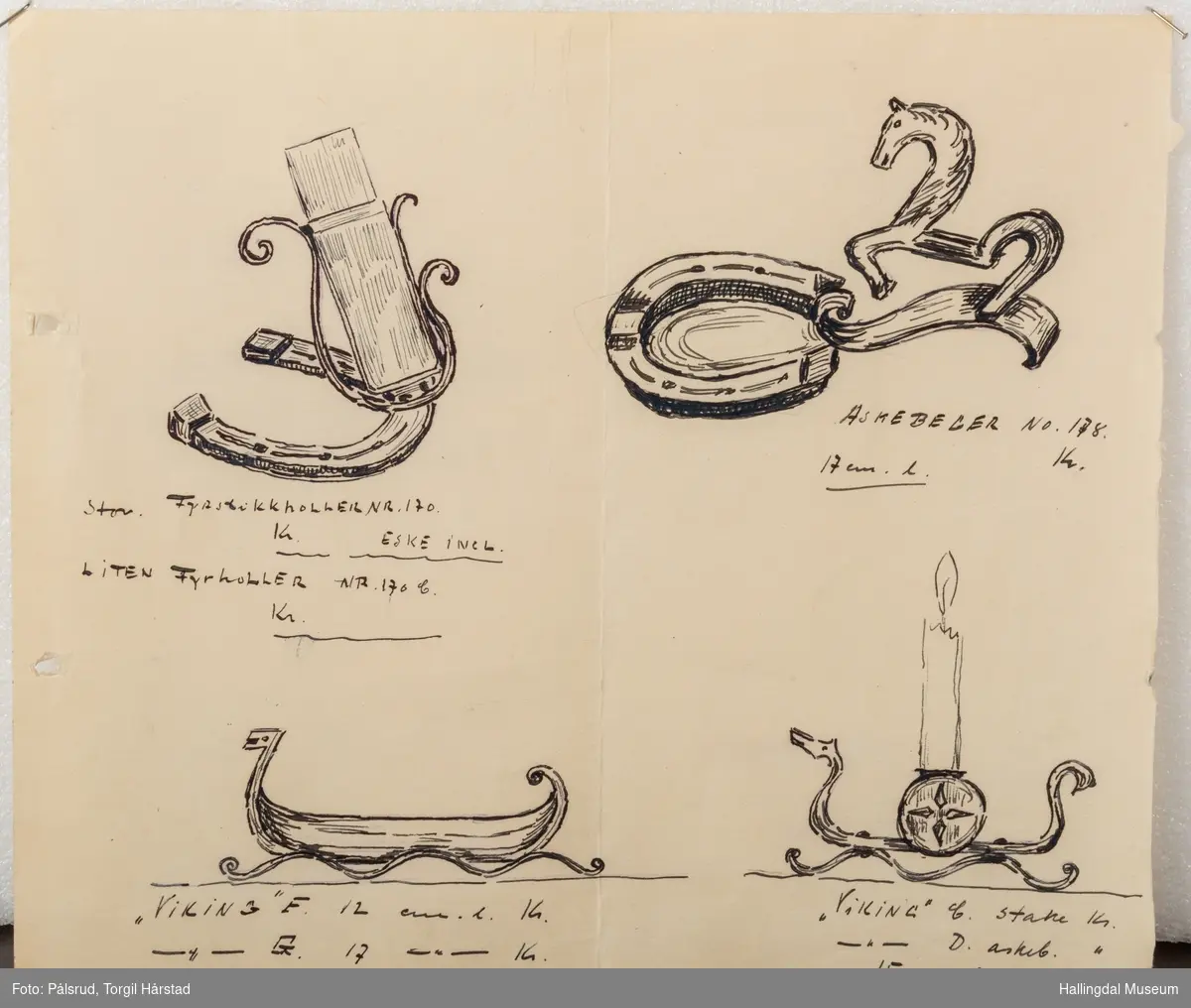 Fire skisser av en fyrstikkeskeholder, et askebeger formet som en vikingbåt, og et askebeger formet som en hestesko med en hest og en lysestake med en enklere vikingbåt.