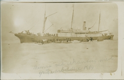 ”Munroe ved iskanten med arbeidere. Longyearbyen 1914