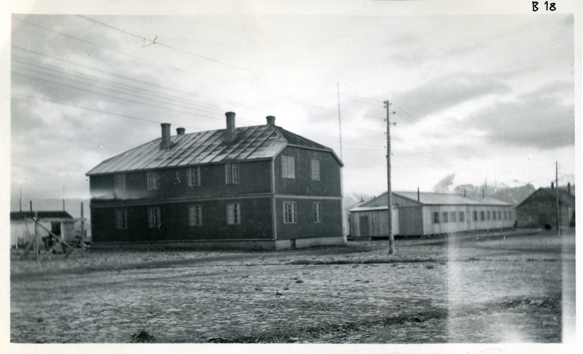 Ny-Ålesund.  Funksjonærmessa ”Hotellet”. 1946.