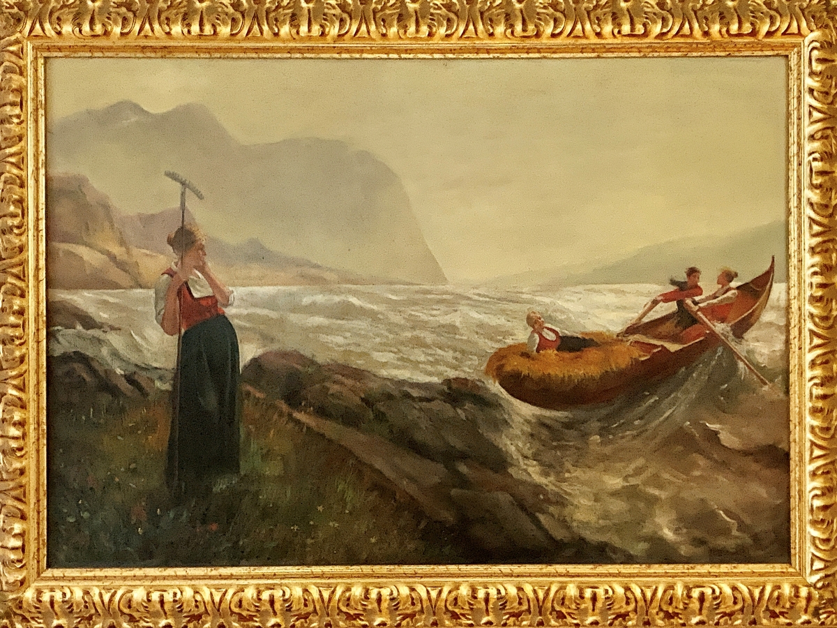 Landskap. Sjø, natur, båt med tre personer og en kvinne på land med rive i hånden.