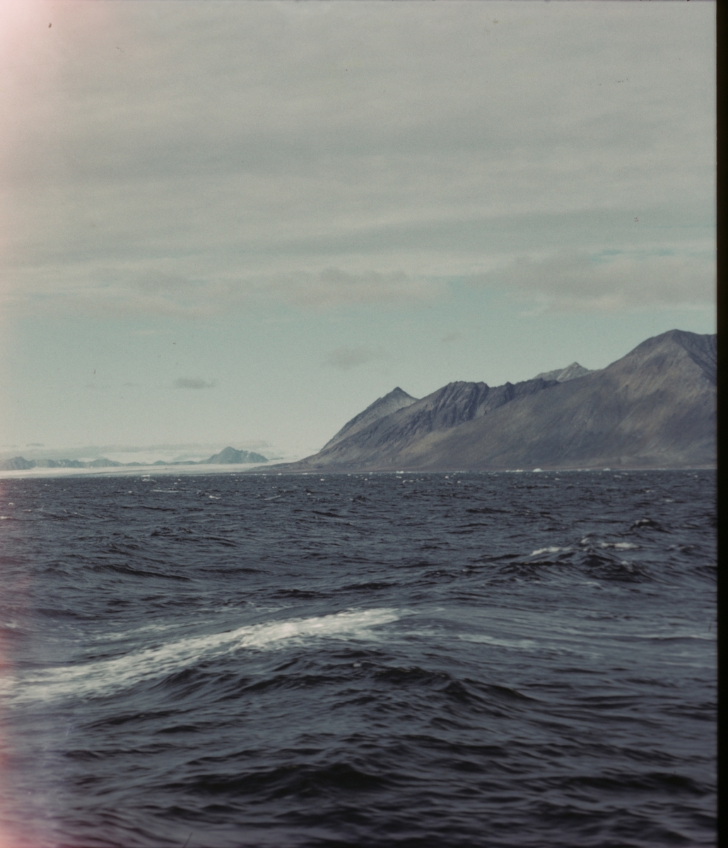 Nordsyssel på tur fra Longyearbyen til Bochfjorden i august 1960. Familien Nødtvedt og Helle var med på turen.