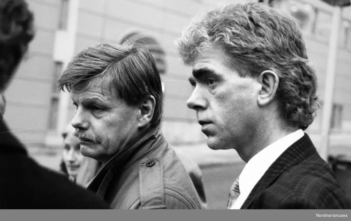 Harald Stokke (Ordfører, AP) og Odd Løver. Bildet er fra avisa Tidens Krav sitt arkiv i tidsrommet 1970-1994. Nå i Nordmørsmusea sin fotosamling.