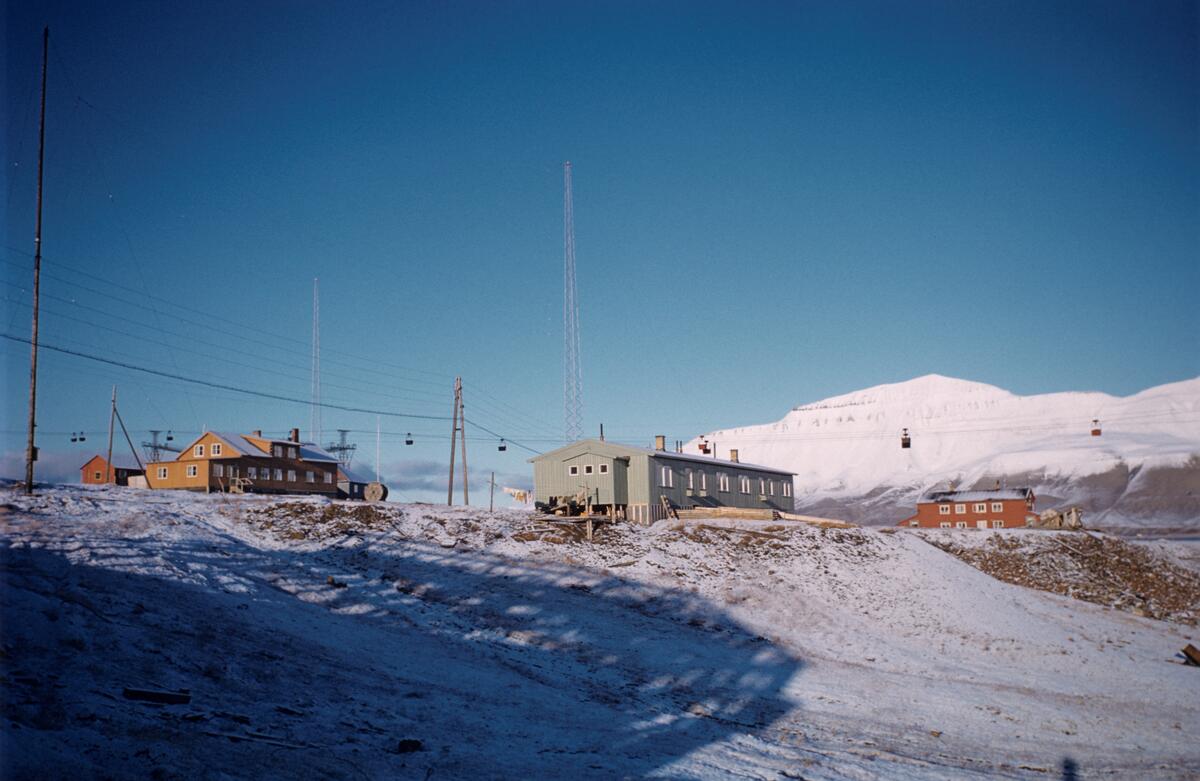 Gamle Telegrafen (Bergmesterboligen), Rødhuset og Grønnbrakka på Skjæringa i 1960