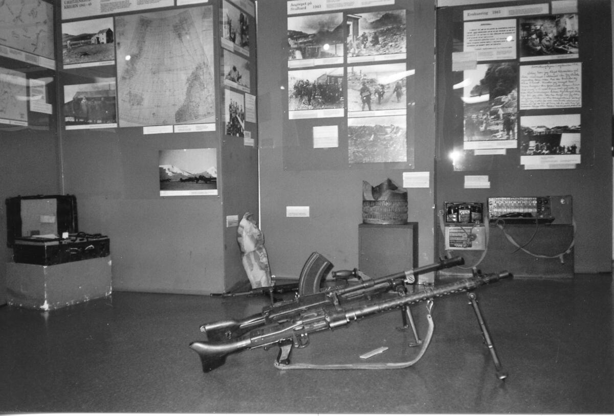 Bilde fra utstillingen i gamlemuseet. Krigsutstillingen