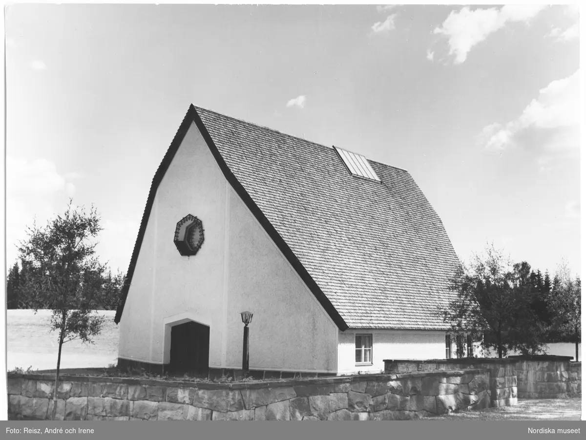 Värmland. Siris kapell i Torsby, som uppfördes 1946-49 efter ritningar av Carl-Axel Acking och Sven Hesselgren till minne av Siri i Bada.
