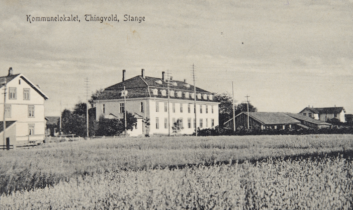 Postkort, Stange sentrum. Stangebyen, Tingvold kommunehus og Sparebank,