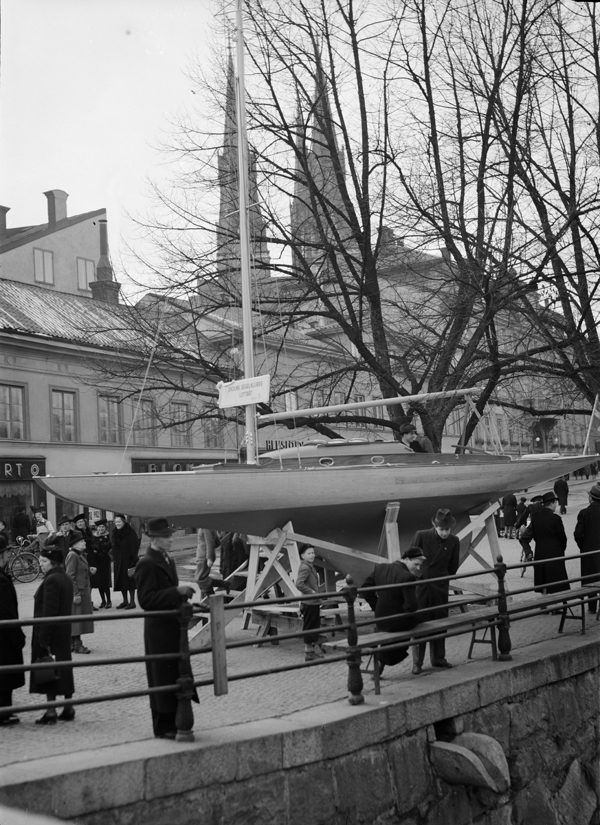 Ekolns Segelklubbs Lottbåt på Fyristorg, Uppsala 1941