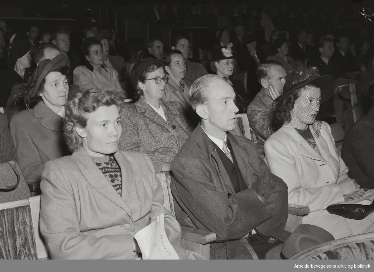 Stortingsvalget 1949. Arbeiderpartiet arrangerer valgmøte på Klingenberg kino, søndag 2. oktober.