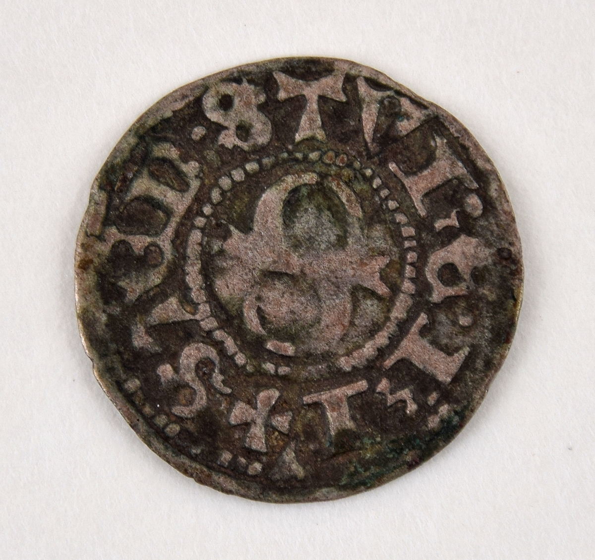 Två (a och b) likartade medeltida silvermynt.
halv örtug
Sten Sture d.y.
Stockholm