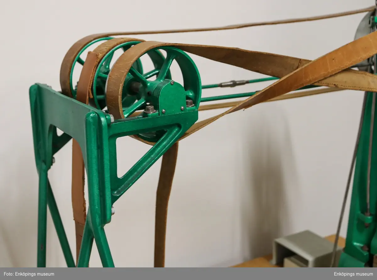 Smideshejare Typ Munktell skala 1:10 hejaren tillverkades 1947- 48 av Gösta Söderberg, smideschef vid BAHCO verktyg 1967- 78. Modellen erhöll 2:a pris år 1950 vid en tävling anordnad av Tekniska museet, Stockholm.