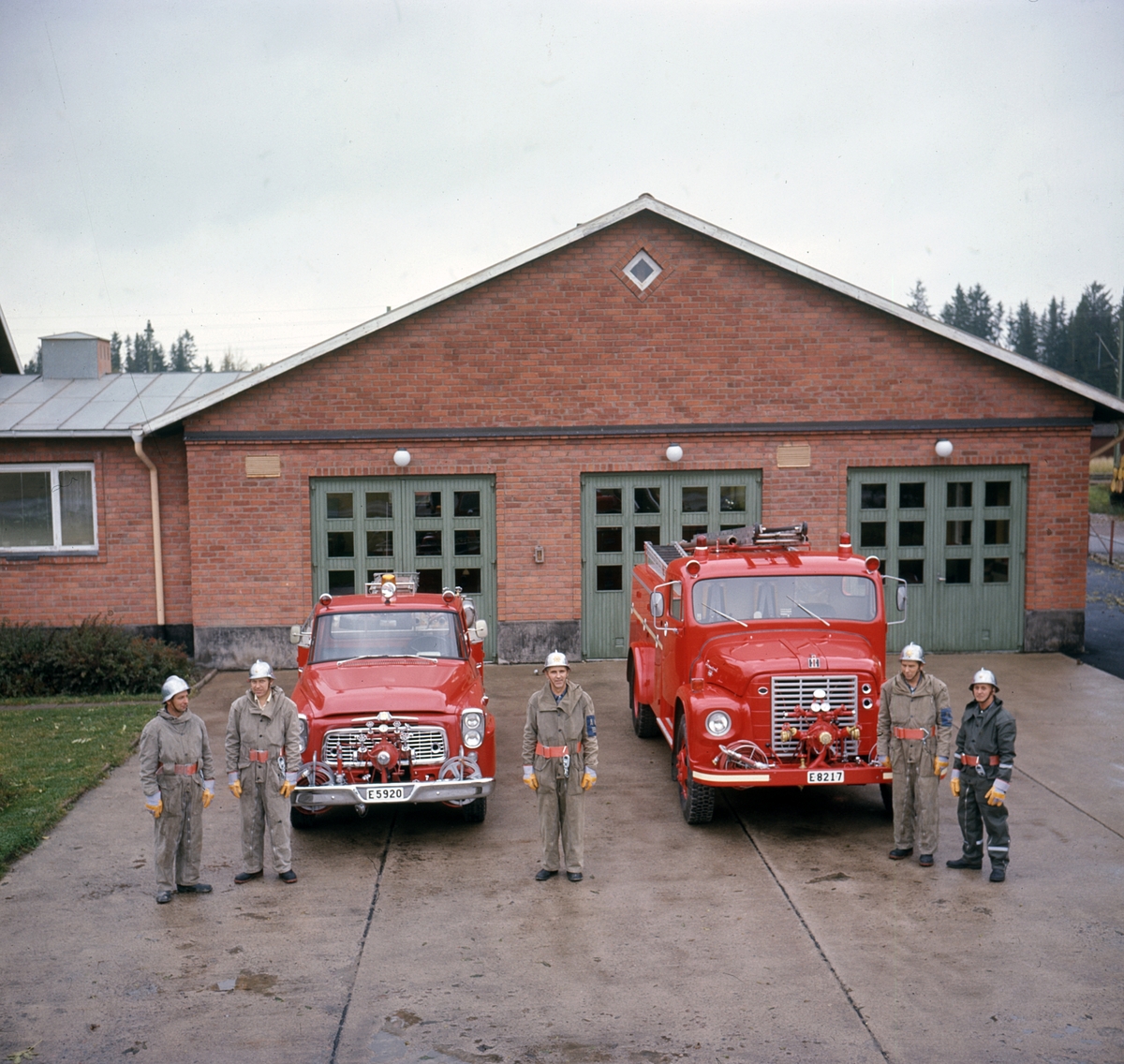 Personalen vid den frivilliga brandkåren i Gistad 1972.