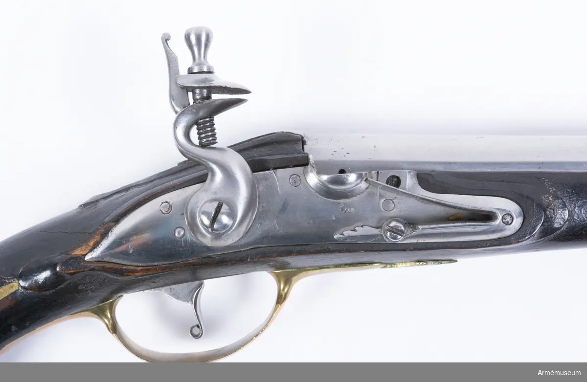 Pistol med flintlås.
Har använts av ryttare Nr 2 i Majorens kompani vid Livregementets kyrassiärkår.
