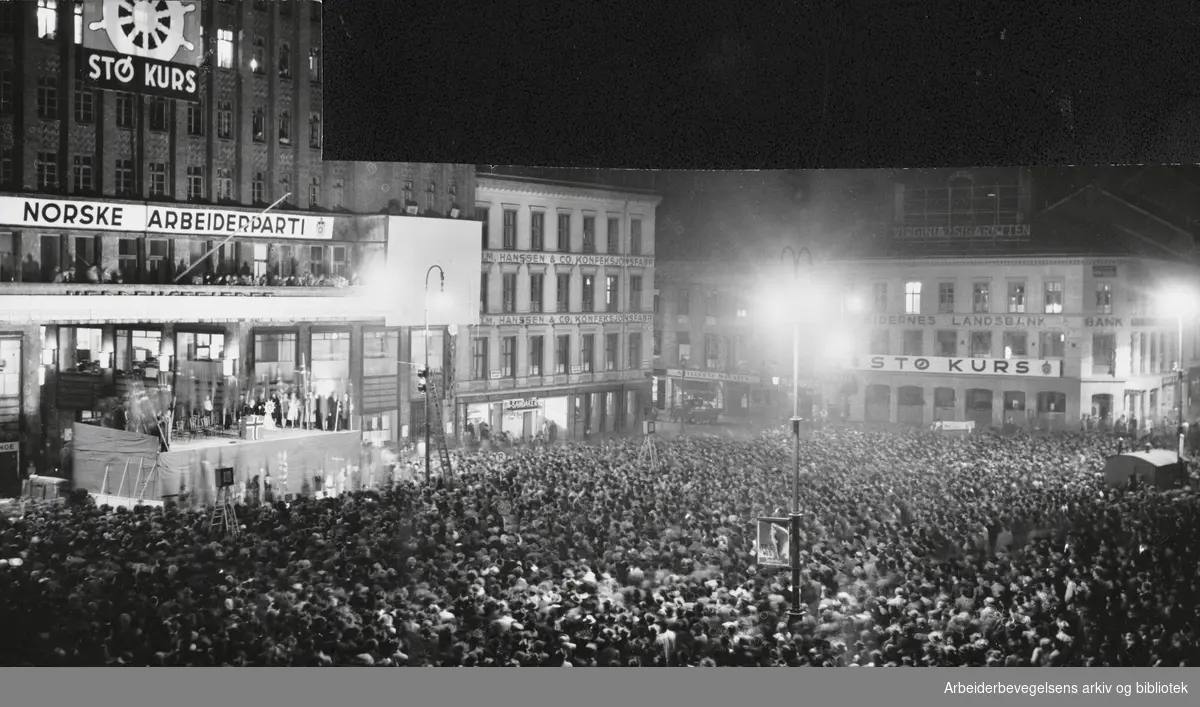 Avslutning på Arbeiderpartiets valgkamp foran kommunevalget 1947. 25.000 tilstede under en massemønstring på Youngstorget.
