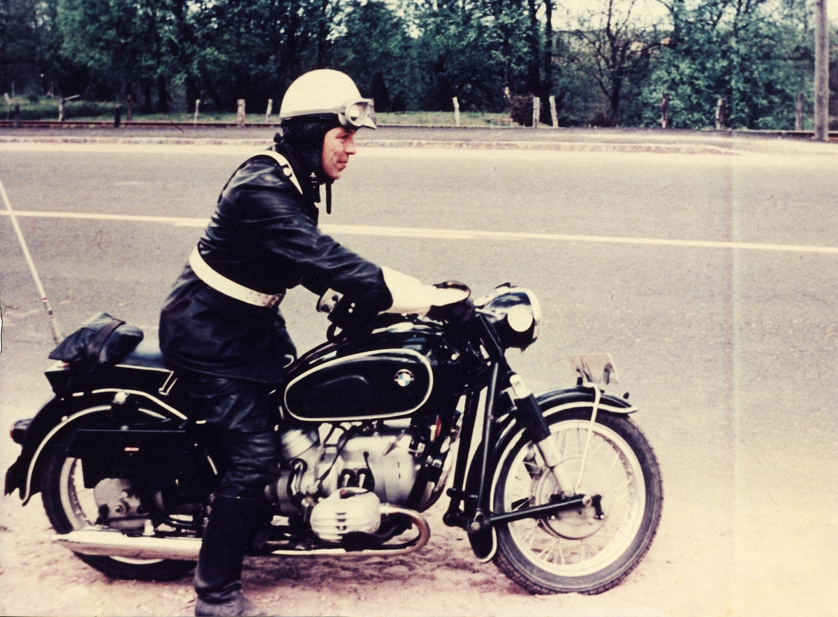 Statspolisen, Växjö 1960. Motorcykelpolis Erik Lindqvist på motorcykel.