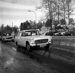 Fra Grundset Martn 1969.
Biler. 
Peugeot 404 Reg.nr. 32-65-0
