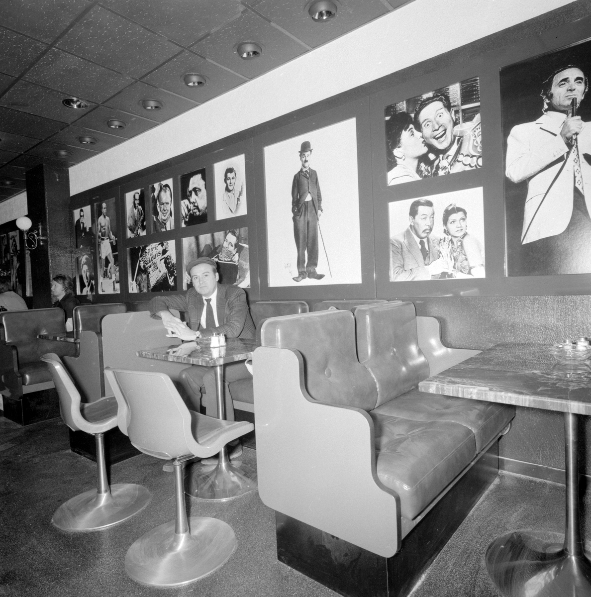 År 1974 öppna Charlie´s i Linköping. En moderna restaurang efter internationell inspiration.