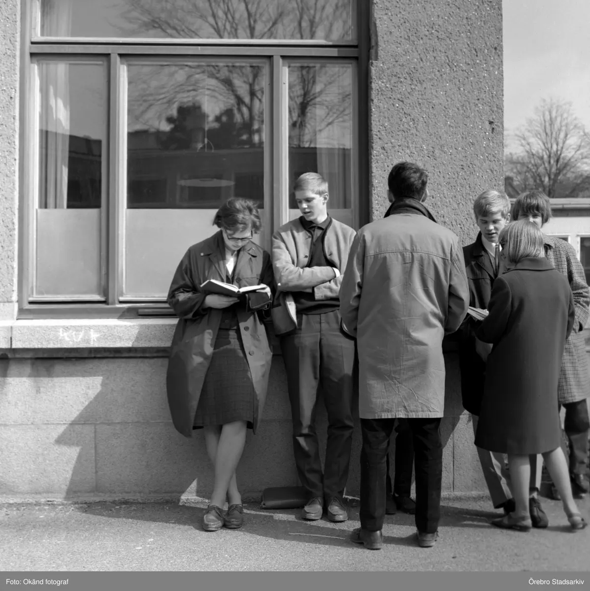 Elever vid Nikolai läroverk på rast, 1960-tal - Örebro Stadsarkiv ...