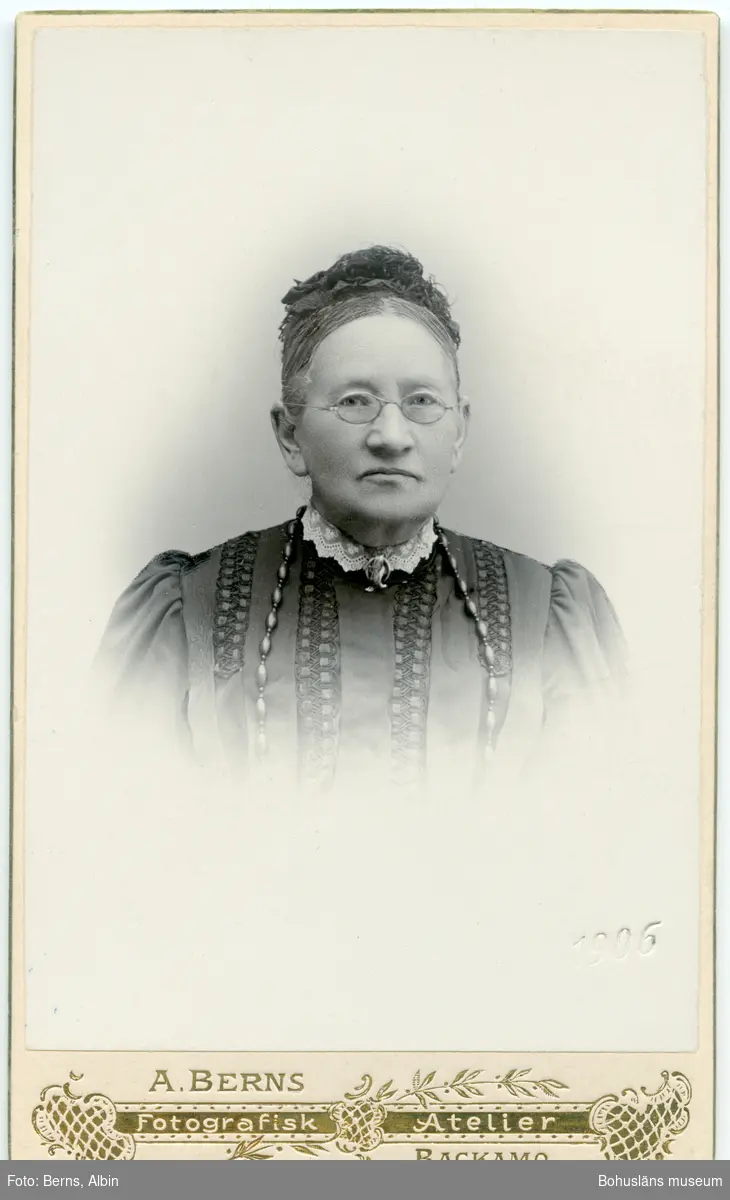 Skrivet på baksidan: Julia Törnsten född Olsson 1832-1908 mor till Nathalia Lasrson Georg Törnsten --- Wallander
skrev dagbok