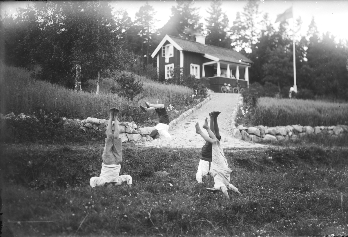 Sommarstugan Fridensborg, fyra barn. 
Samuel Lindskogs barn.