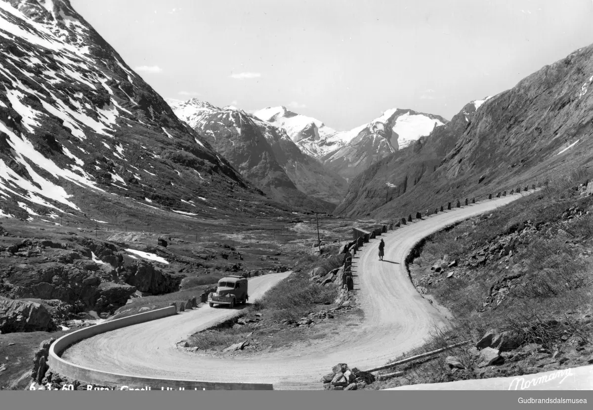 Parti frå den gamle strynefjellesvegen mellom Grotli og Stryn. Videdalen med fjell i Stryn i bakgrunnen.