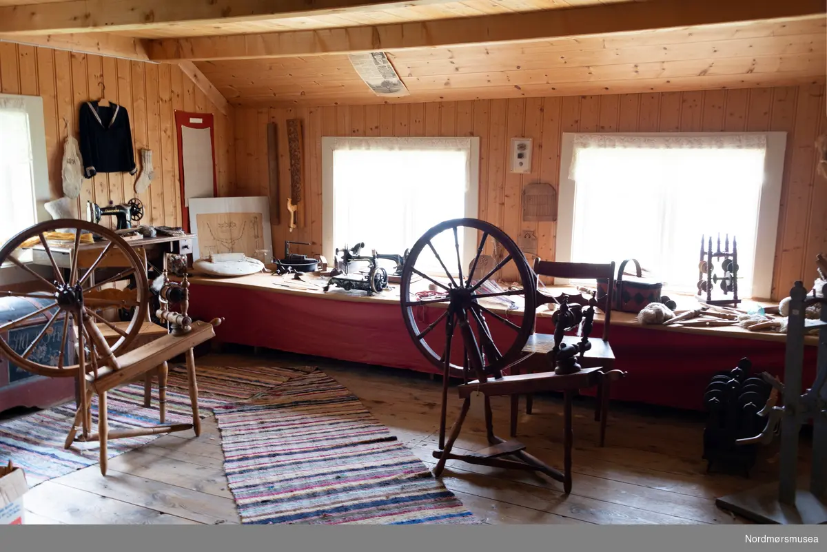 Fra utstillingene ved museet. Fra 75-års jubileet til Gamle Kvernes Bygdemuseum på Kvernes i Averøy kommune, den 17. september 2016.