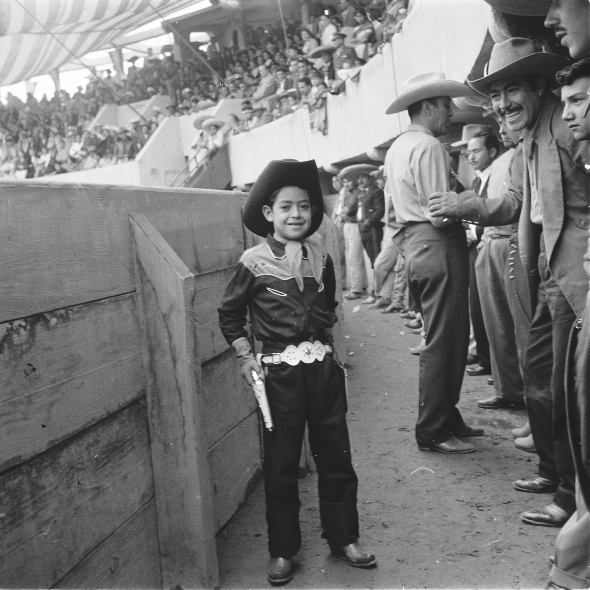 En liten gutt med Cowboyhatt. La Tapatia