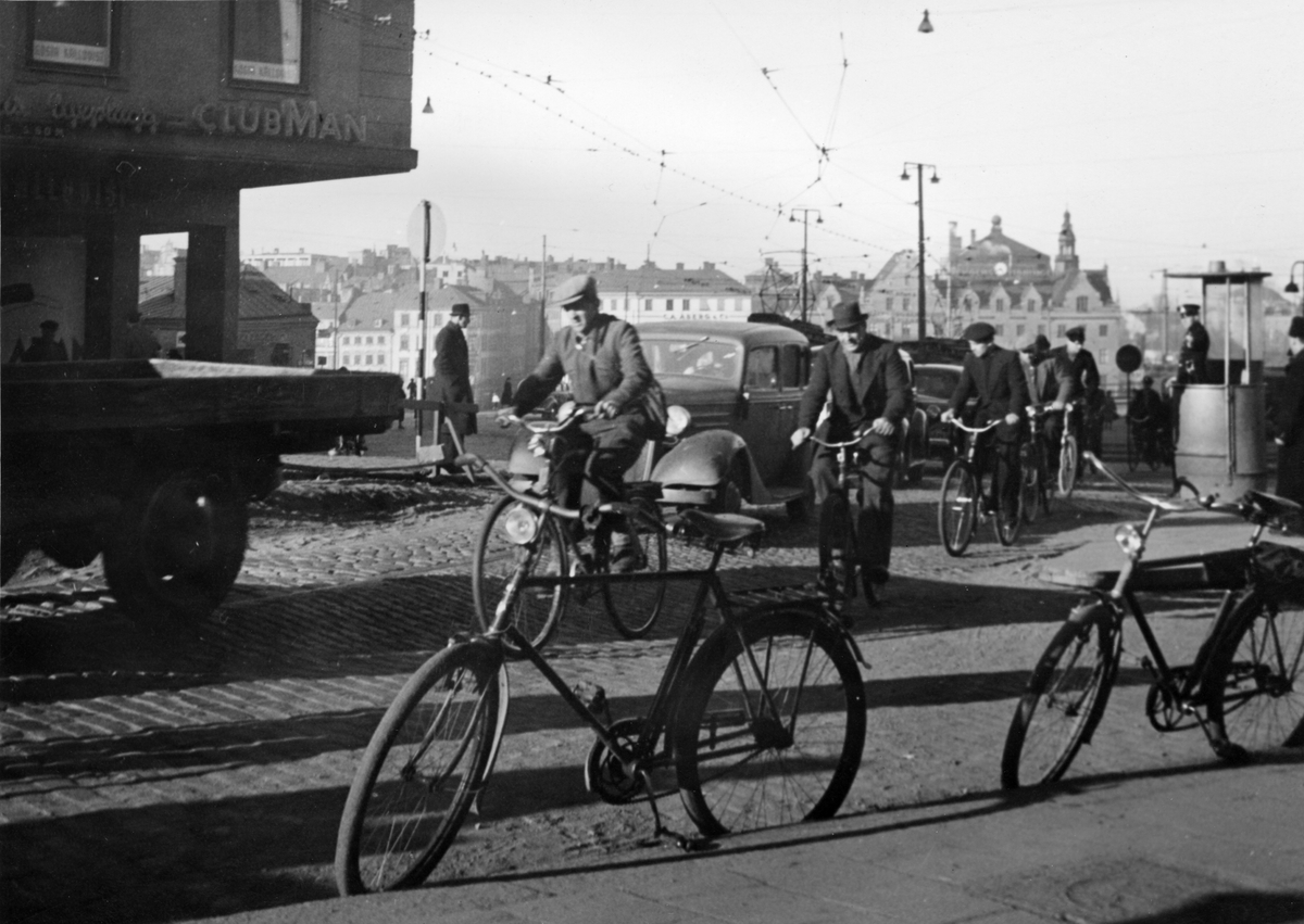Cyklister vid Slussen i Stockholm. Bild från Optimus arkiv.
