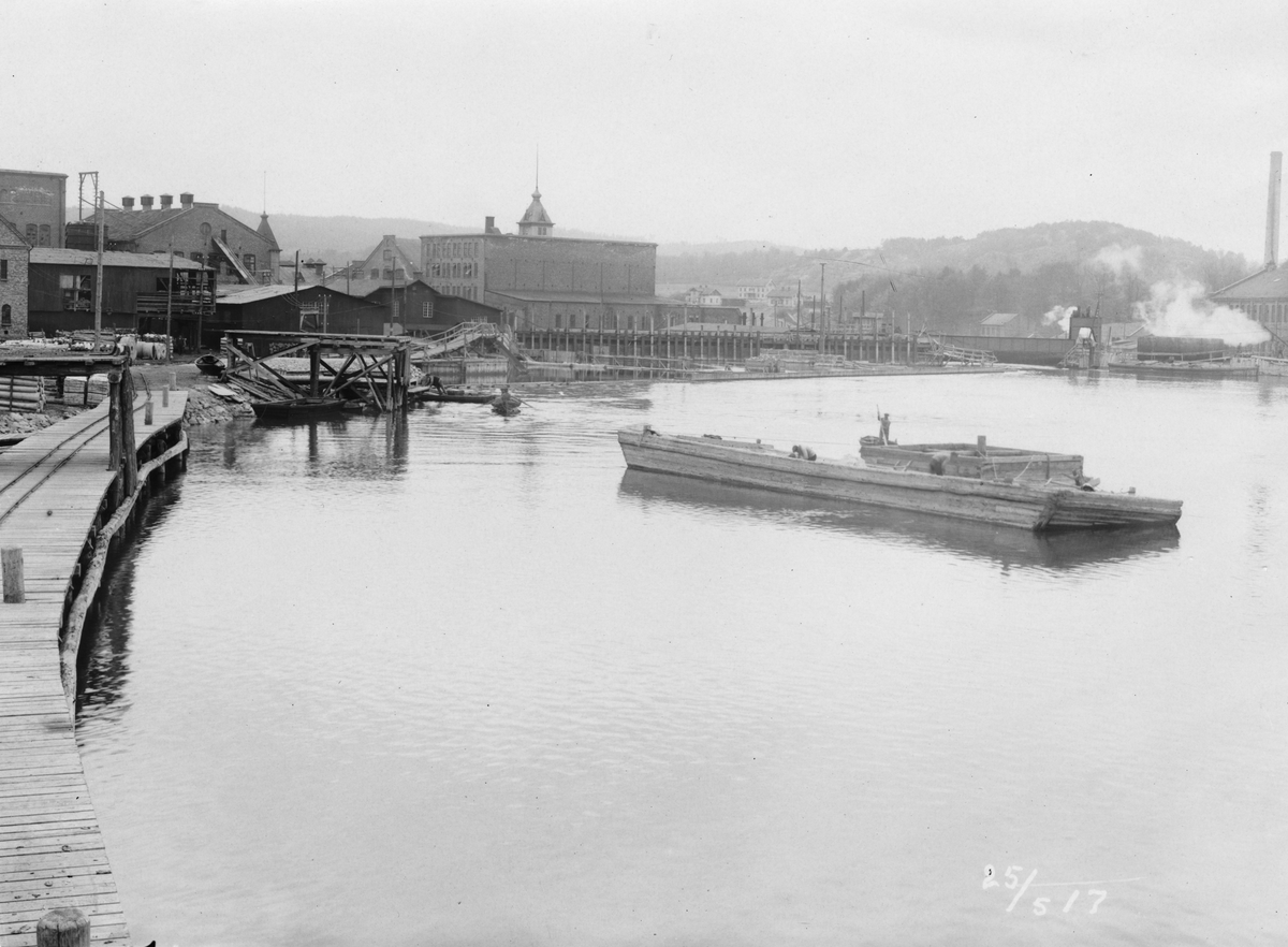 Lilla Edets Pappersbruk i Västergötland, 25 maj 1917.
