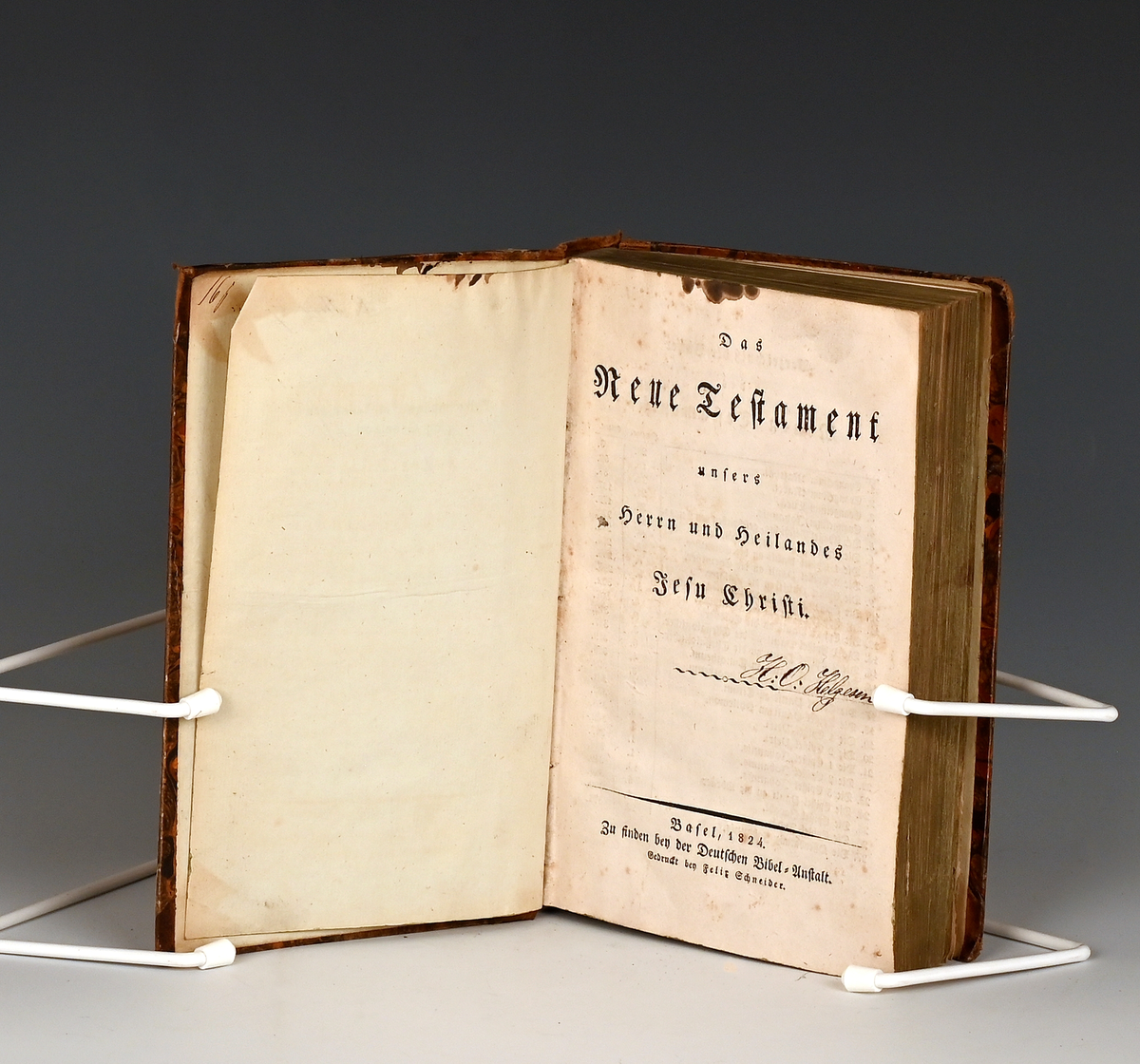 Prot: Das Neue Testament etc. Basel 1824. 395 s. + 5 s. 8.F. (Innb.)