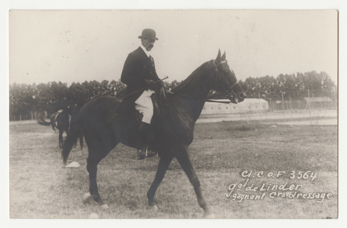 General Ernst Linder till häst under olympiska spelen i Paris 1924 ...