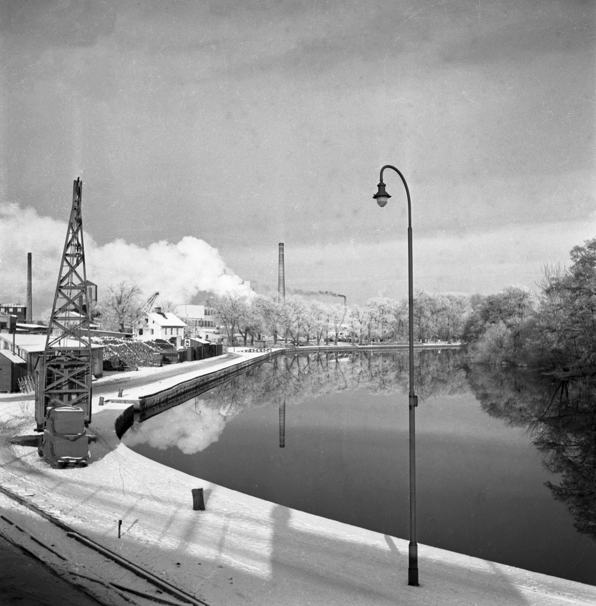 Vy över Linköpings hamn mot Nykvarnsparken. Uppskattningsvis 1950-tal.